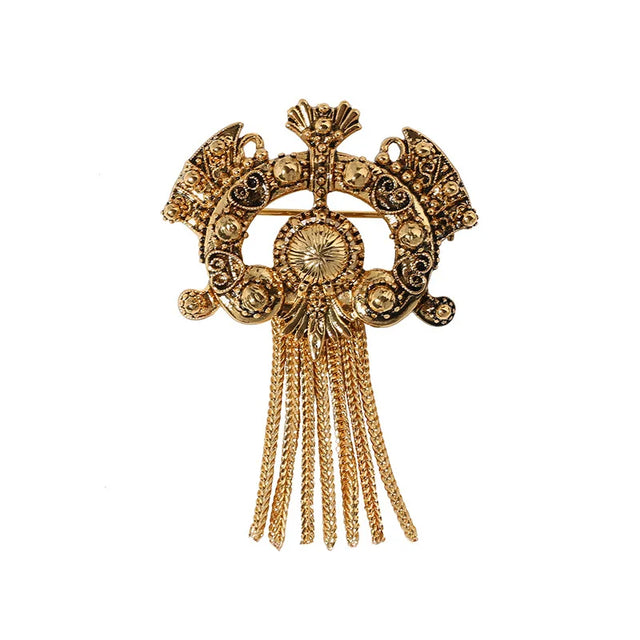 Vintage Openwork Metal Fringed Brooch – Luxurious Court-Style Carved Metal Pin for Coats & Jackets – Elegant Vintage Enamel Lapel Accessory