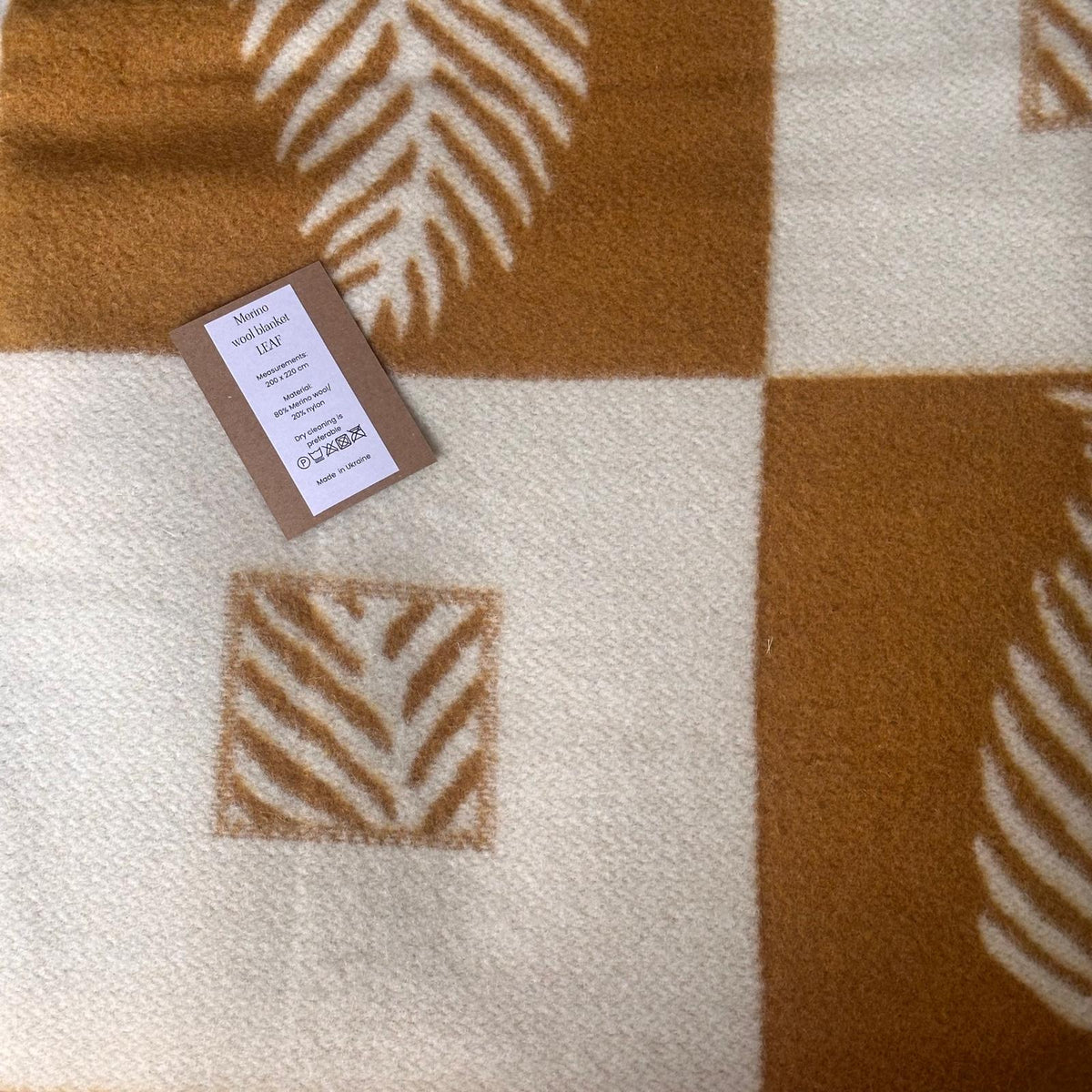 Merino Wool Bed Blanket – Leaf Pattern Throw – Double Size 200×220 cm – Ochre & White – Luxury Warm Blanket