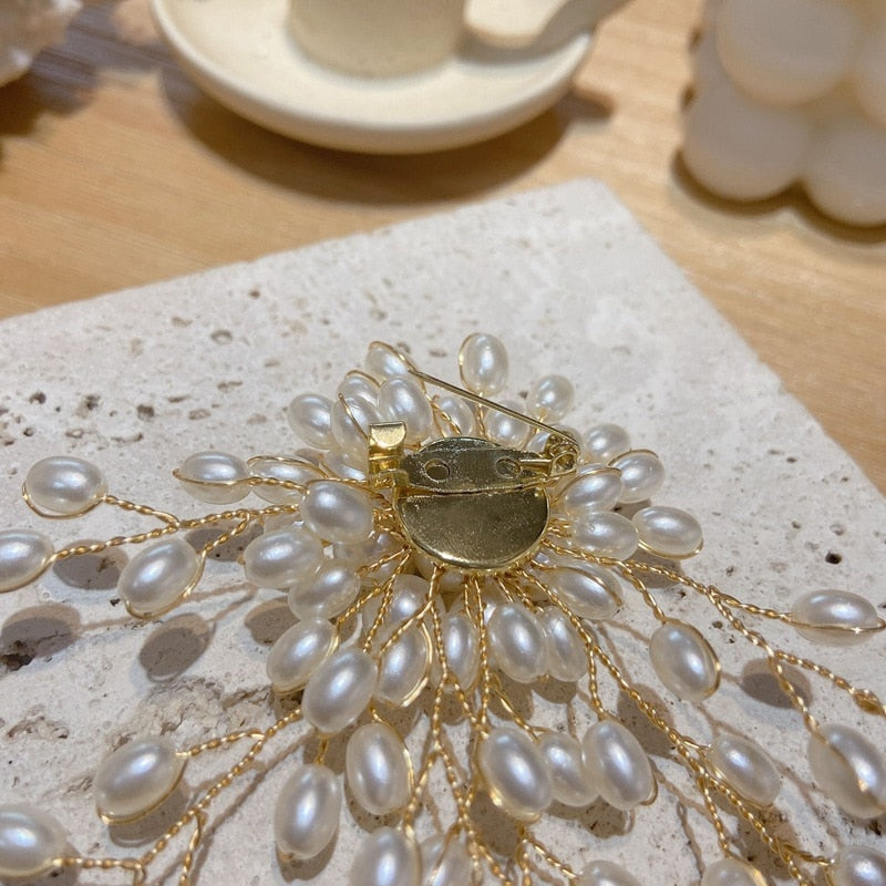 Elegant Pearl Flower Brooch Pin Badge For Women Girls Fashion