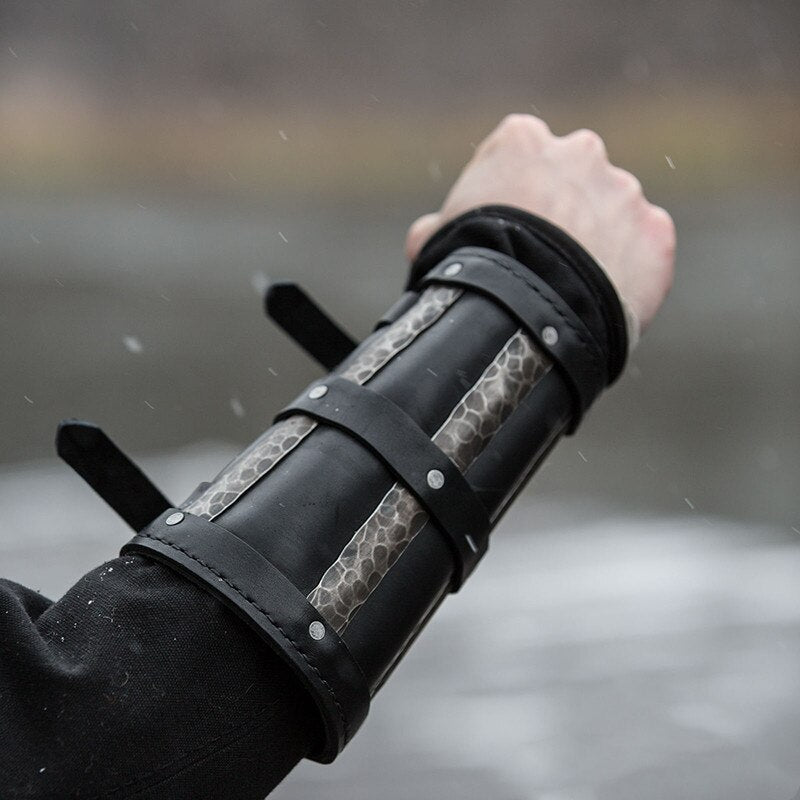Medieval Armor Wrist band Cuffs Bracers Men Steampunk Warrior Gauntlet Renaissance Knights Templar Leather adjustable Wristband