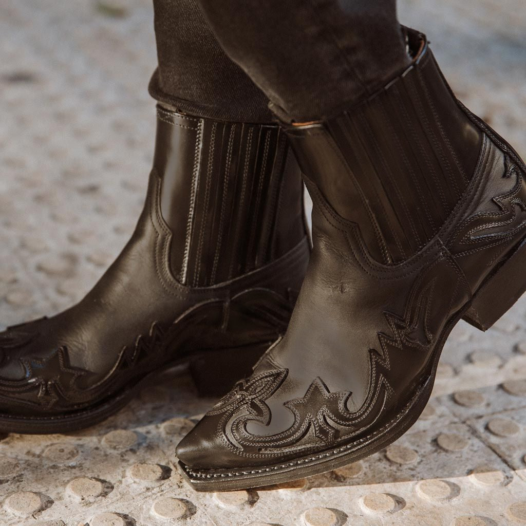 Unisex Pu Leather Boots Western Cowboy Boots Embroidery Design Pointed Shoes Ankle Boots